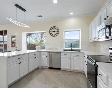 1339 Barclay Drive - Photo Thumbnail 5