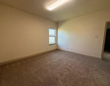 9001 Blue Water Drive - Photo Thumbnail 17