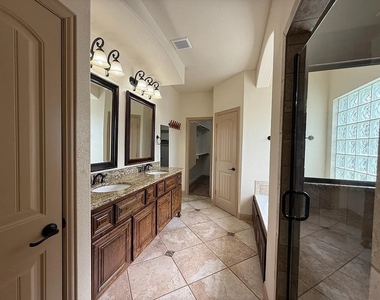 9001 Blue Water Drive - Photo Thumbnail 15