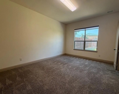 9001 Blue Water Drive - Photo Thumbnail 6