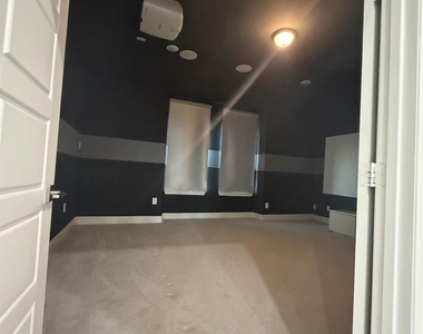 12609 Diamond Creek Drive - Photo Thumbnail 16