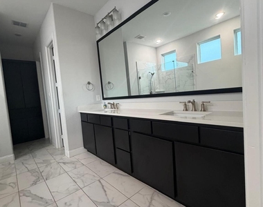 12609 Diamond Creek Drive - Photo Thumbnail 37