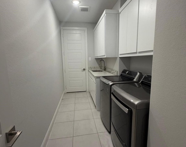 12609 Diamond Creek Drive - Photo Thumbnail 31
