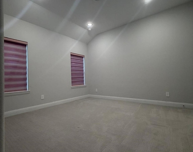 12609 Diamond Creek Drive - Photo Thumbnail 15