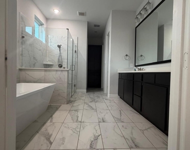 12609 Diamond Creek Drive - Photo Thumbnail 32