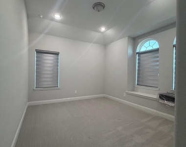 12609 Diamond Creek Drive - Photo Thumbnail 20