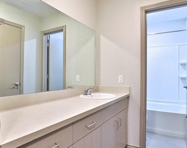 2800 Sayles Boulevard - Photo Thumbnail 17