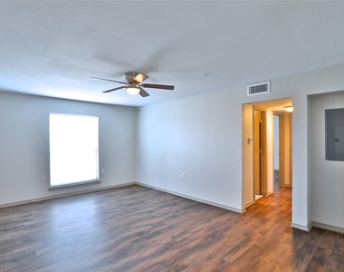 2800 Sayles Boulevard - Photo Thumbnail 13