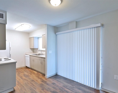 2800 Sayles Boulevard - Photo Thumbnail 10