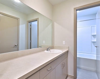 2800 Sayles Boulevard - Photo Thumbnail 16