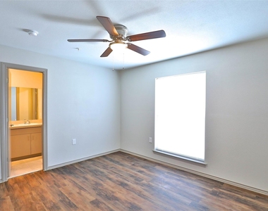 2800 Sayles Boulevard - Photo Thumbnail 18