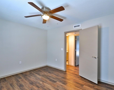 2800 Sayles Boulevard - Photo Thumbnail 23