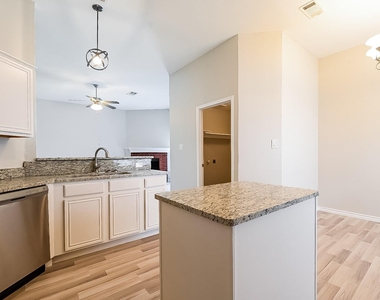 1731 Reynolds Street - Photo Thumbnail 7