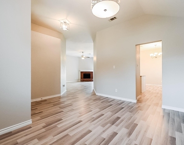 1731 Reynolds Street - Photo Thumbnail 4