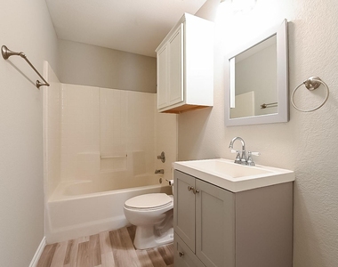 1731 Reynolds Street - Photo Thumbnail 13