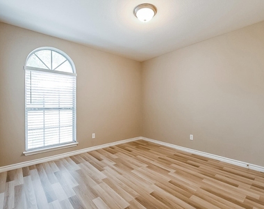 1731 Reynolds Street - Photo Thumbnail 11