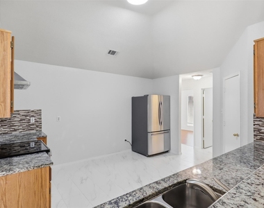 2866 White Oak Drive - Photo Thumbnail 7