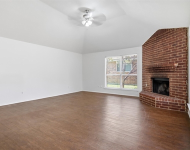 2866 White Oak Drive - Photo Thumbnail 2