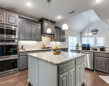 1412 Baynes Drive - Photo Thumbnail 11