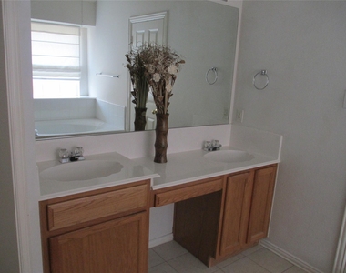 6005 Jewel Drive - Photo Thumbnail 10