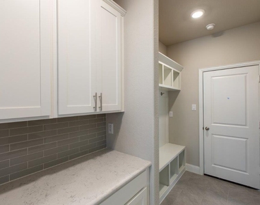 3125 Swather Drive - Photo Thumbnail 9