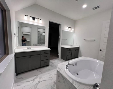 2524 Lafayette Drive - Photo Thumbnail 11