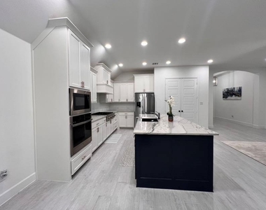 2524 Lafayette Drive - Photo Thumbnail 18