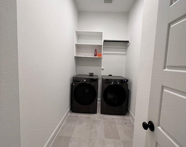 2524 Lafayette Drive - Photo Thumbnail 14