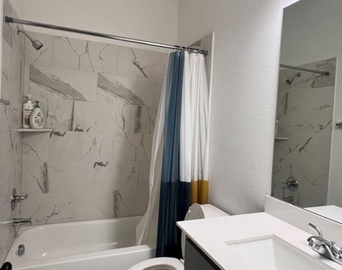 2524 Lafayette Drive - Photo Thumbnail 5