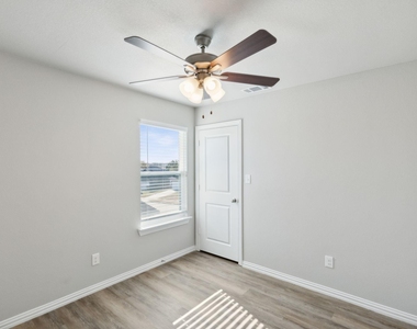 712 Taliaferro - Photo Thumbnail 19