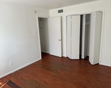 305 Lampe Street - Photo Thumbnail 8