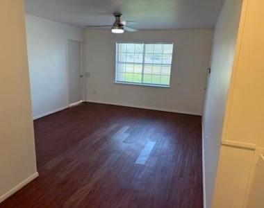 305 Lampe Street - Photo Thumbnail 3