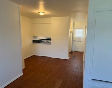 305 Lampe Street - Photo Thumbnail 1