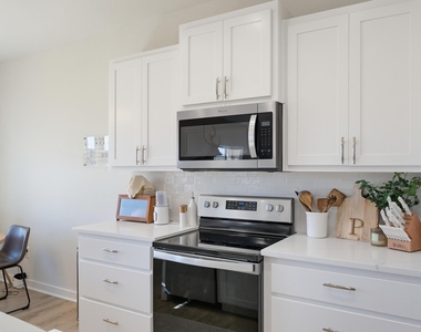 1527 Fletchers Path - Photo Thumbnail 7