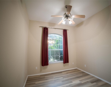 3816 Denridge Lane - Photo Thumbnail 13