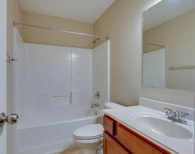 3816 Denridge Lane - Photo Thumbnail 15
