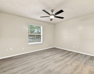 8133 Foxfire Lane - Photo Thumbnail 6