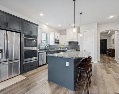 1511 Brandenburg Street - Photo Thumbnail 10
