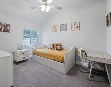 1511 Brandenburg Street - Photo Thumbnail 20