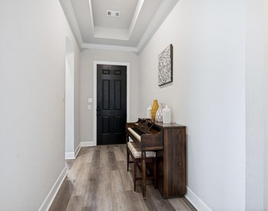 1511 Brandenburg Street - Photo Thumbnail 3