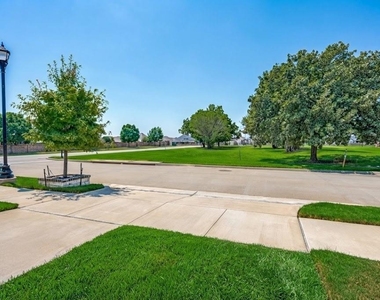 1511 Brandenburg Street - Photo Thumbnail 2