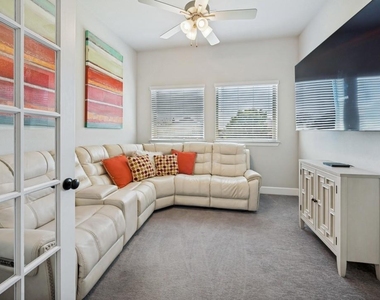 1511 Brandenburg Street - Photo Thumbnail 4