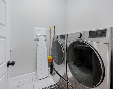 1511 Brandenburg Street - Photo Thumbnail 22