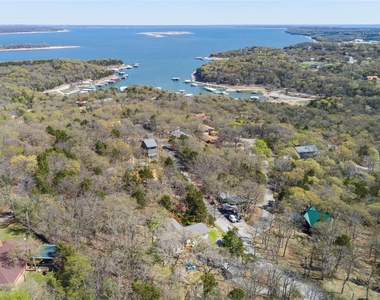 251 Queens Drive - Photo Thumbnail 2