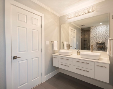 251 Queens Drive - Photo Thumbnail 21