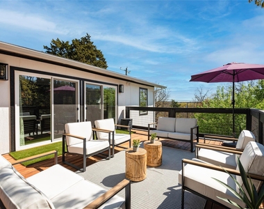251 Queens Drive - Photo Thumbnail 10