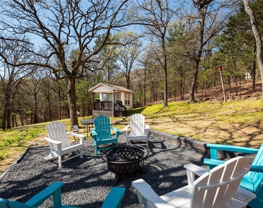 251 Queens Drive - Photo Thumbnail 9