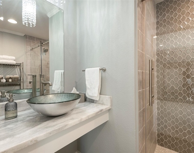 251 Queens Drive - Photo Thumbnail 15