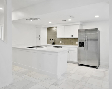 4505 Rawlins Street - Photo Thumbnail 3