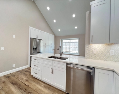 6816 Sweetwater Drive - Photo Thumbnail 10